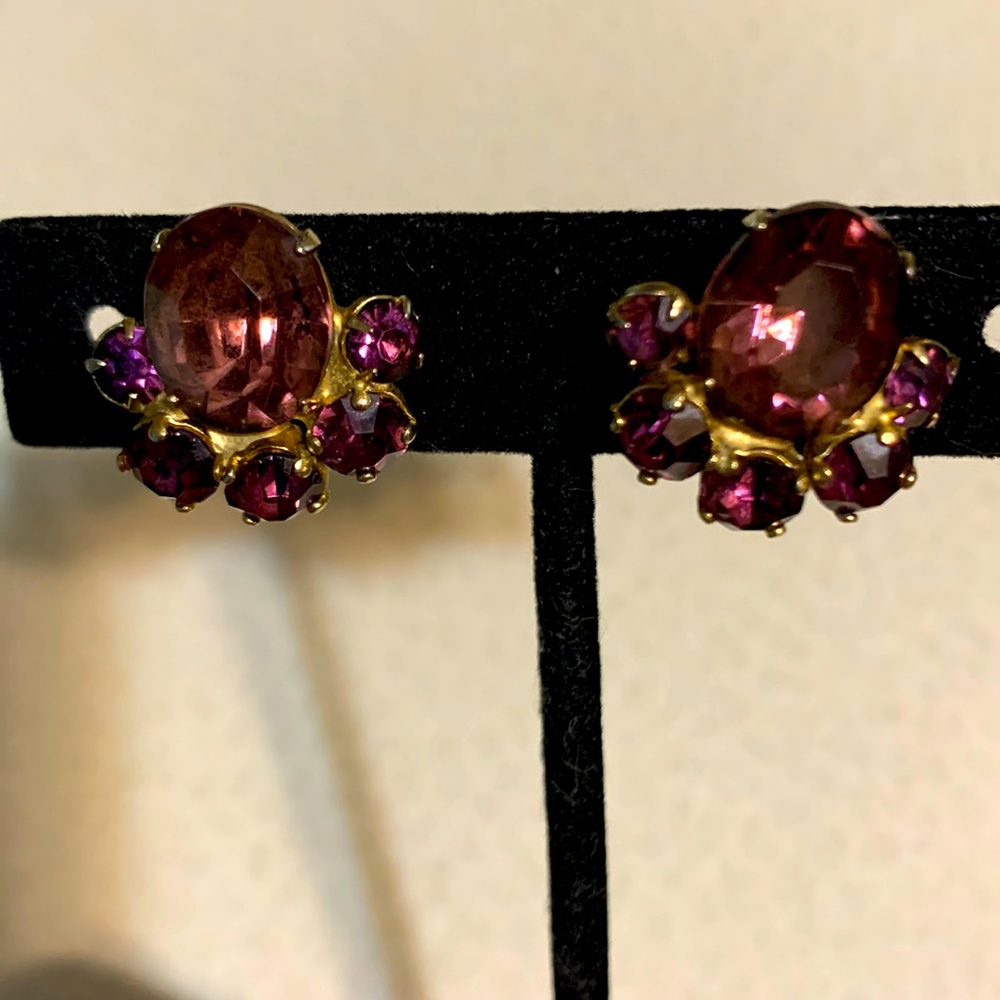 Vintage Coro amethyst colored rhinestone screw back gold tone Earrings (381)